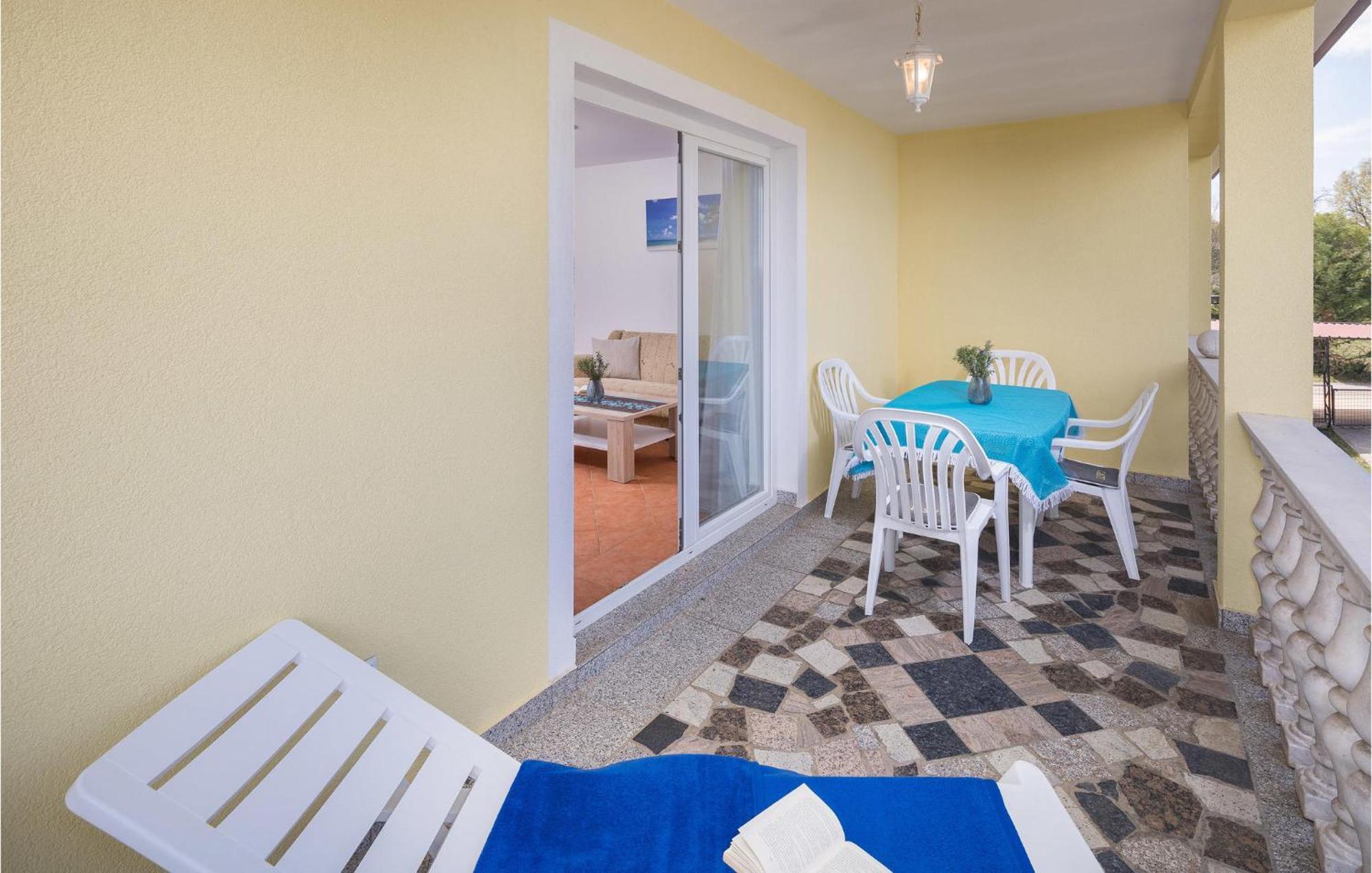 1 Bedroom Beautiful In Apartment *