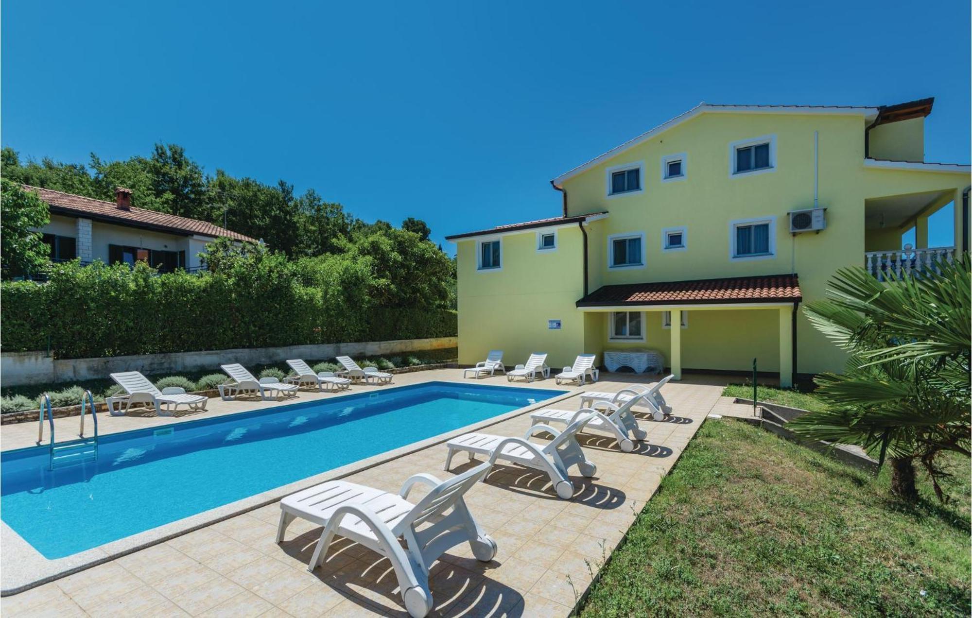 1 Bedroom Beautiful In *